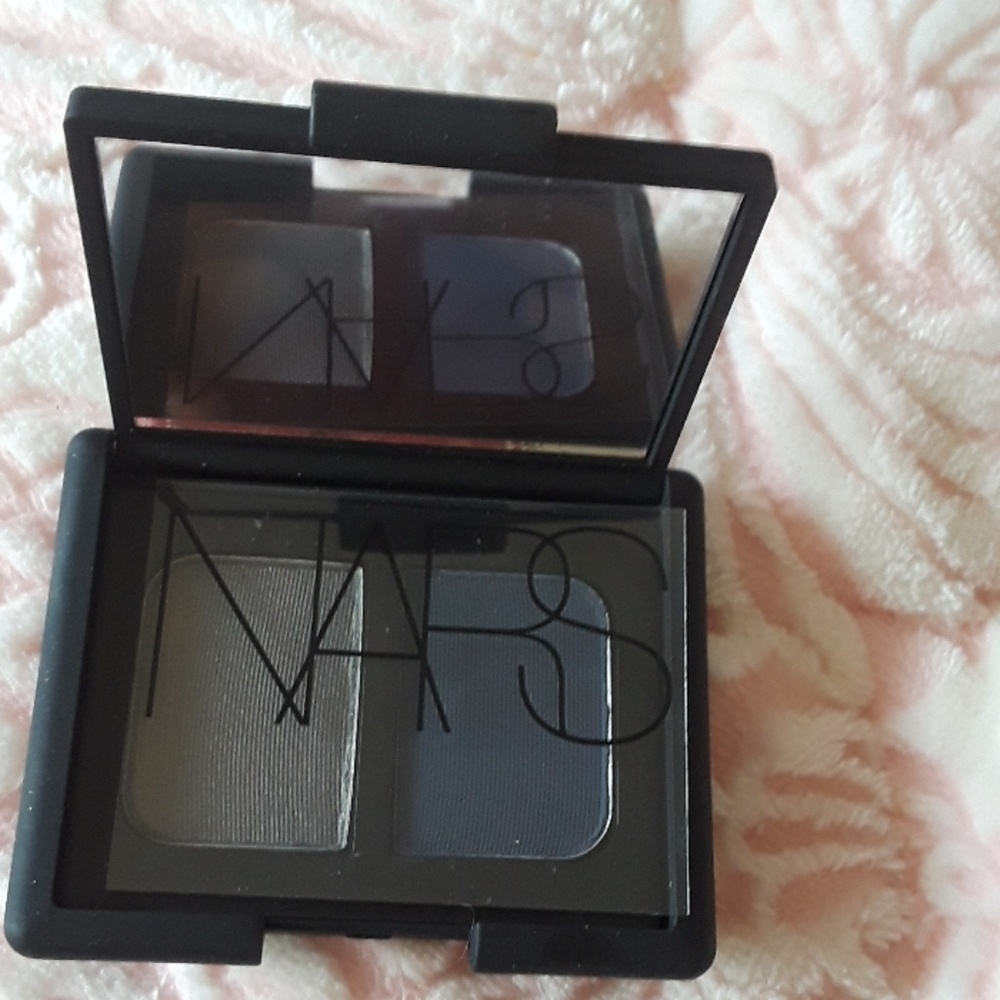 Cosmetics - Picture 2 of 4